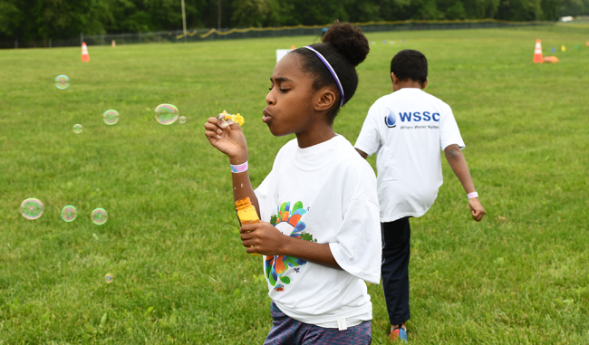WSSC water fest 2019 blowing bubbles