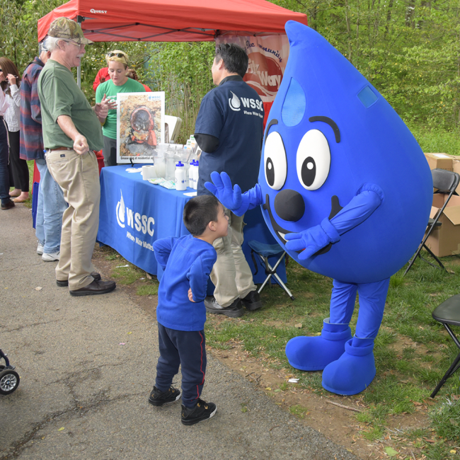 Willy Water greats a neighbor