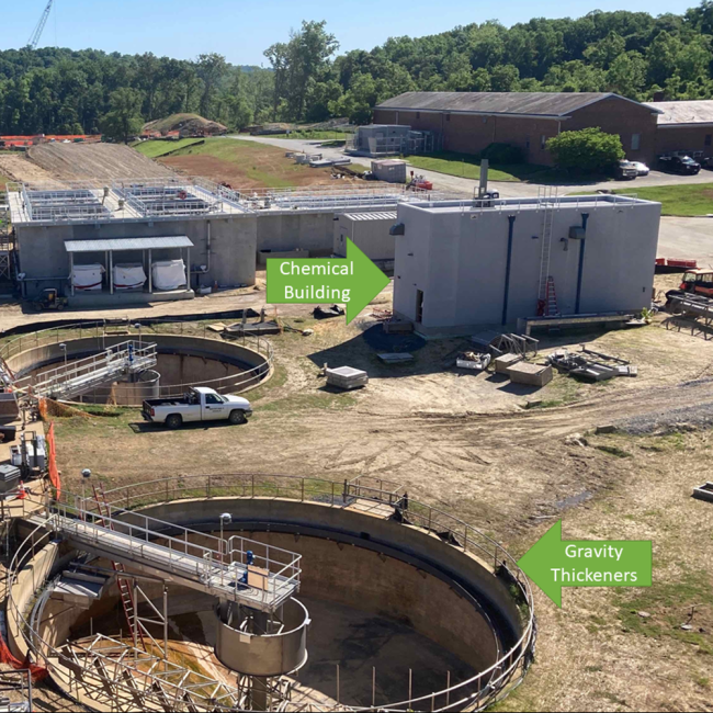 Mechanical work ongoing at the four Gravity Thickeners.  Inside the Chemical Building the contractor is still busy with the piping connections and the electrical work.