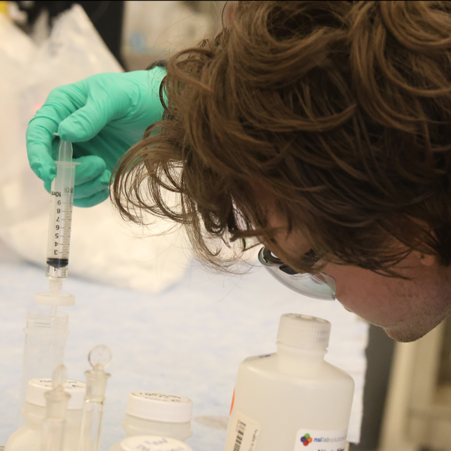 2023 intern learning at the lab