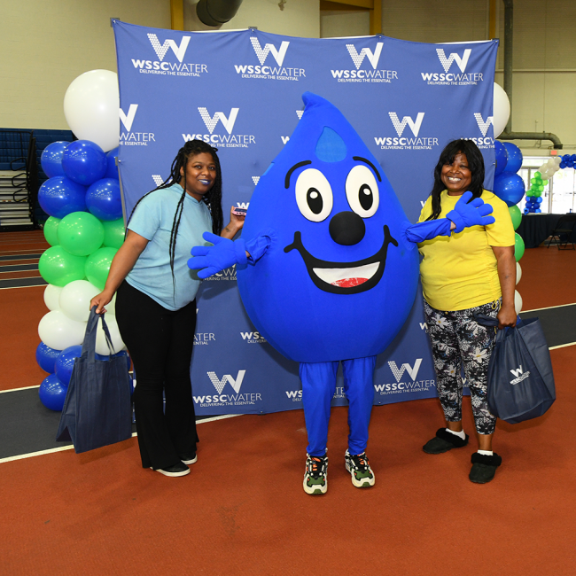 Willy Water with customers in a photo op