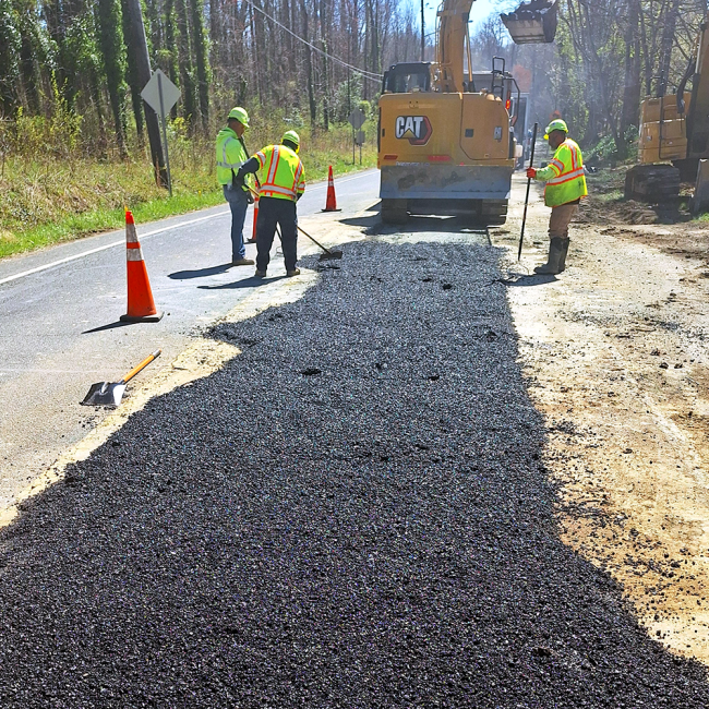 Laying asphalt as temporary road restoration